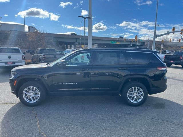 2025 Jeep Grand Cherokee Laredo photo 3
