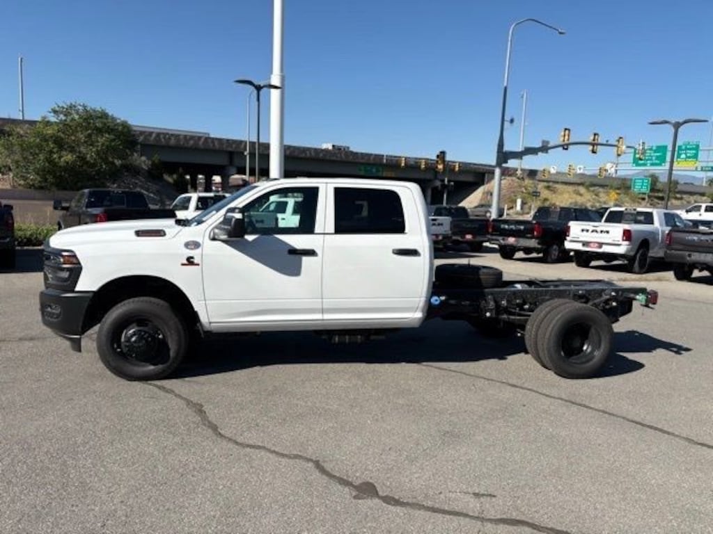 New 2025 Ram 3500 Chassis Cab 3500 TRADESMAN CREW CAB CHASSIS 4X4 60' CA Pickup