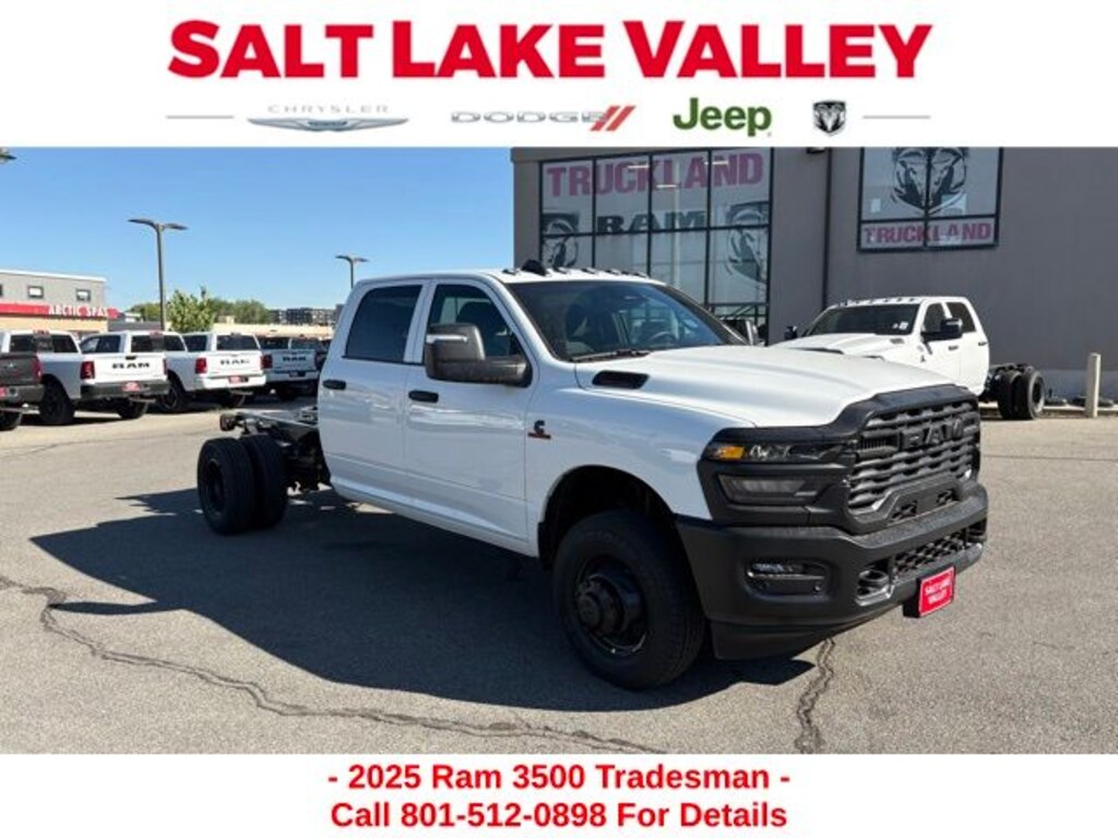 New 2025 Ram 3500 Chassis Cab 3500 TRADESMAN CREW CAB CHASSIS 4X4 60' CA Pickup