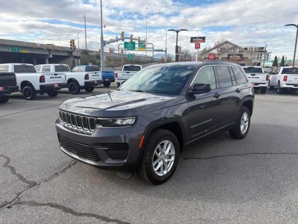 Used 2025 Jeep Grand Cherokee Laredo SUV