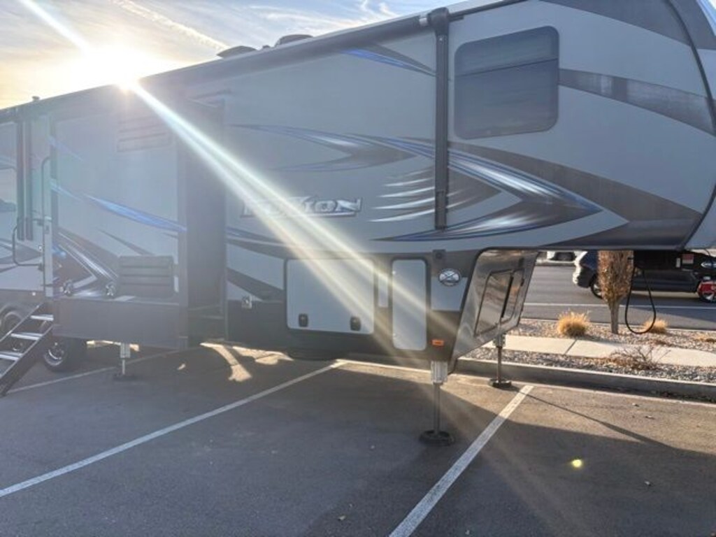 Used 2017 Keystone Fuzion 384