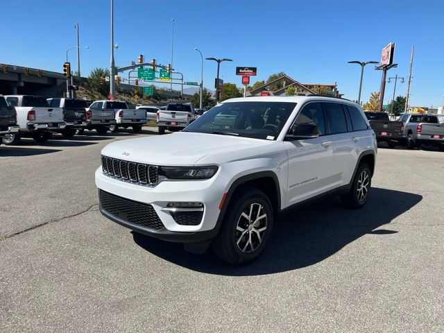 2025 Jeep Grand Cherokee Limited photo 3