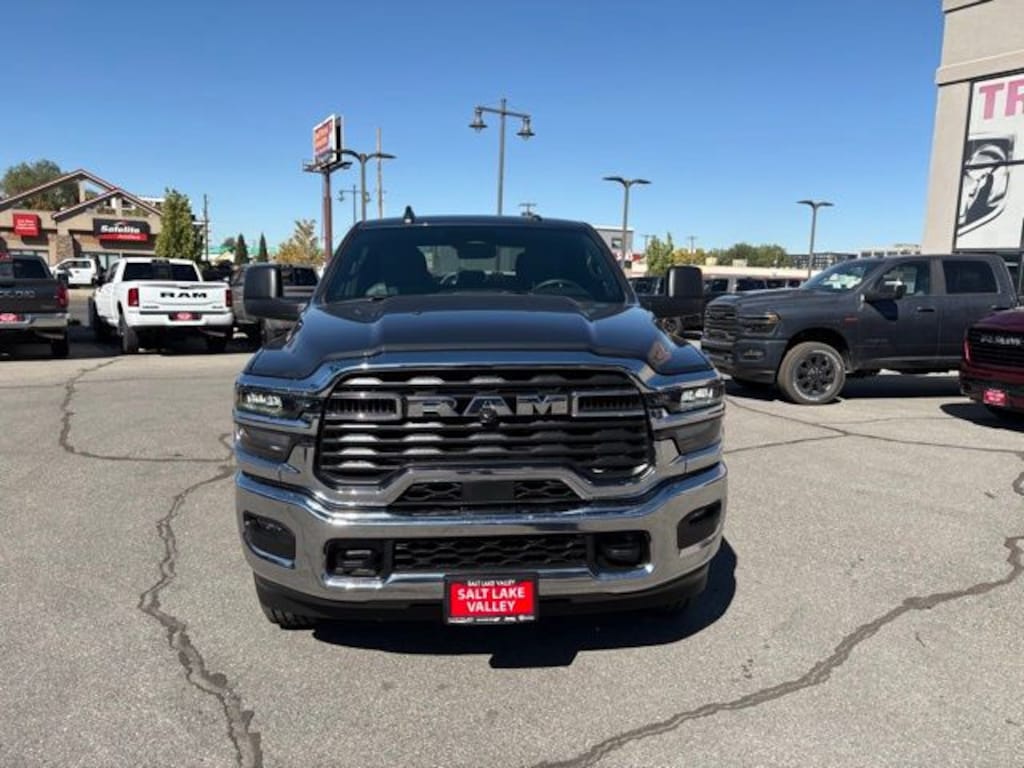 New 2025 Ram 3500 TRADESMAN CREW CAB 4X4 8' BOX Pickup