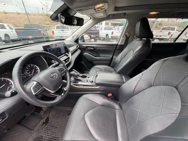 2022 Toyota Highlander Platinum photo 2