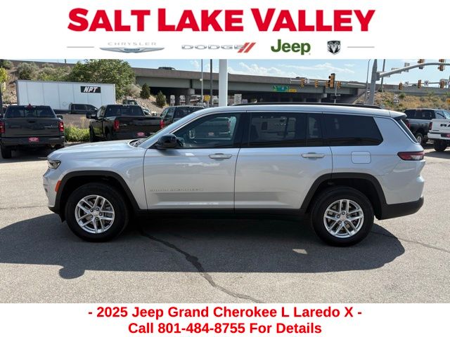 2025 Jeep Grand Cherokee Laredo photo 4