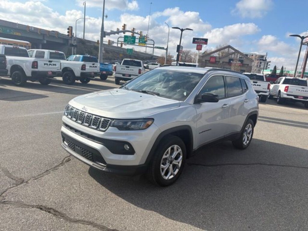 Used 2025 Jeep Compass Latitude SUV
