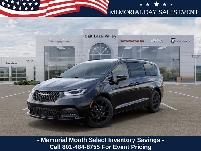 2026 Chrysler Pacifica Select's photo