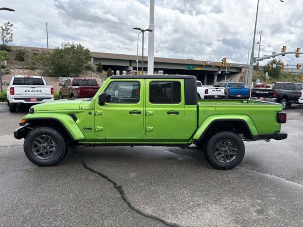 New 2025 Jeep Gladiator SPORT S 4X4 Pickup