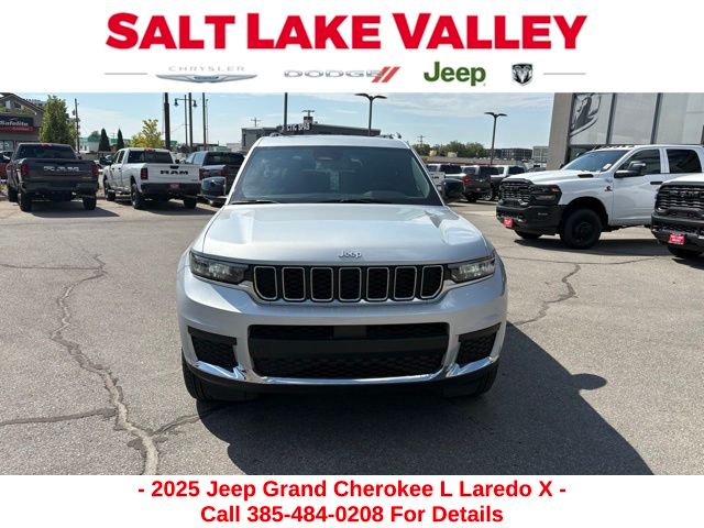 2025 Jeep Grand Cherokee Laredo photo 2