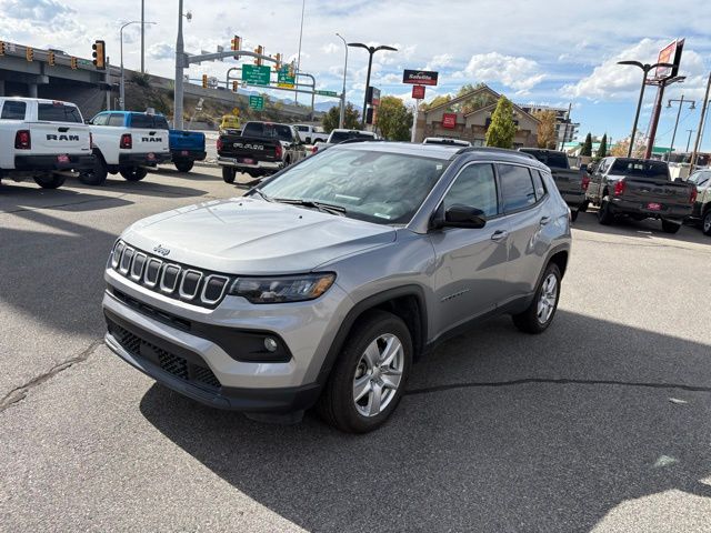 2022 Jeep Compass Latitude photo 2