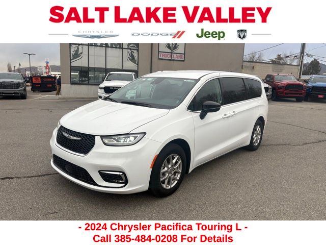 2024 Chrysler Pacifica Touring L's photo