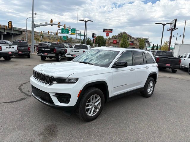 2025 Jeep Grand Cherokee Laredo photo 2