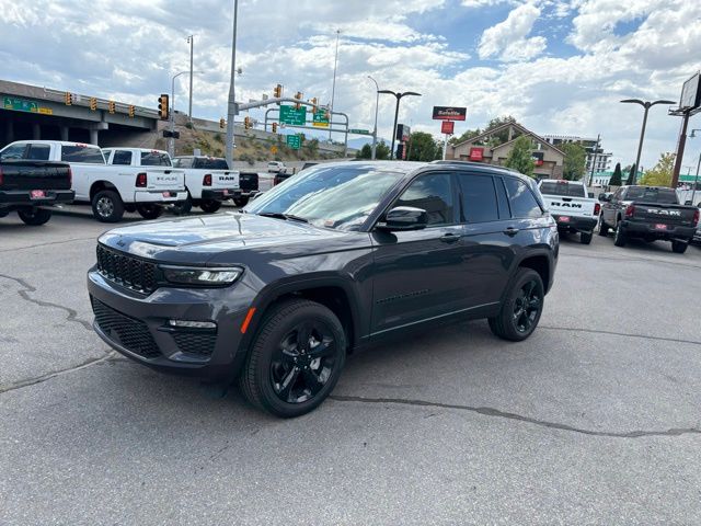2025 Jeep Grand Cherokee Limited photo 3