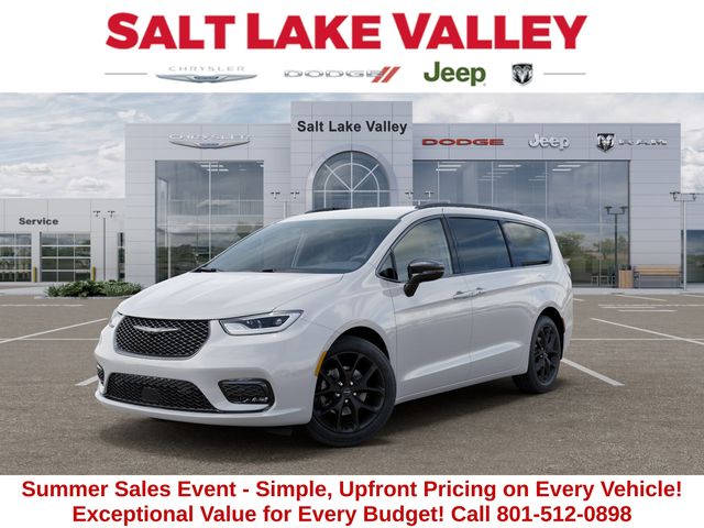 2026 Chrysler Pacifica Select's photo