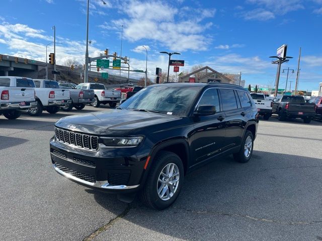 2025 Jeep Grand Cherokee Laredo photo 2