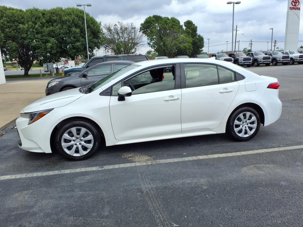2023 Toyota Corolla LE photo 3