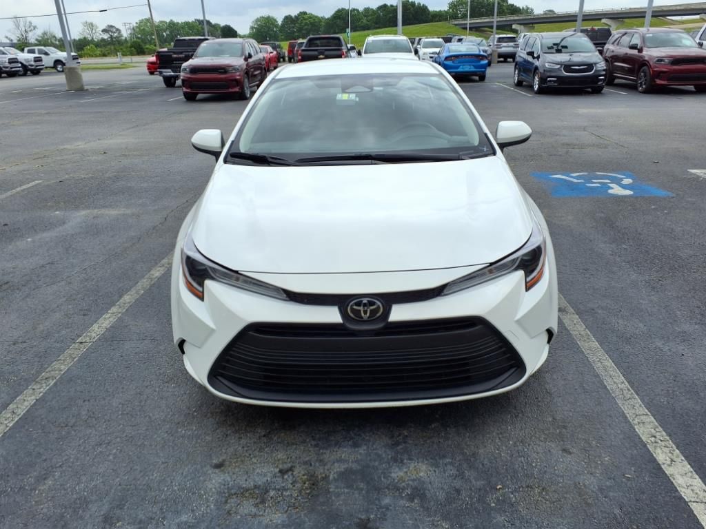 2023 Toyota Corolla LE photo 2