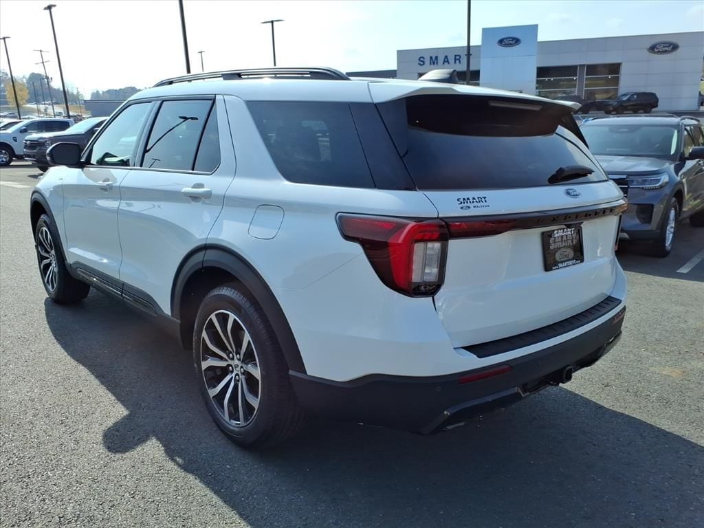 2026 Ford Explorer ST-Line - Photo 2