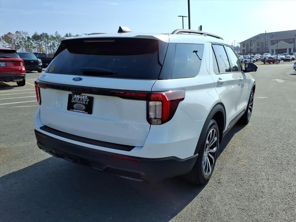 2026 Ford Explorer ST-Line - Photo 3