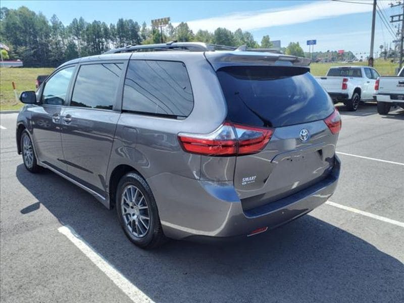 Certified 2020 Toyota Sienna XLE with VIN 5TDYZ3DCXLS051070 for sale in Malvern, AR