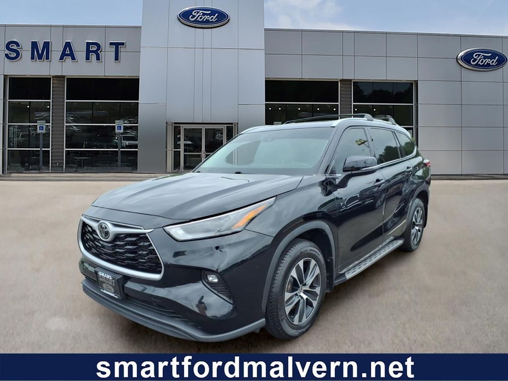 2022 Toyota Highlander XLE 4x4 V6's photo