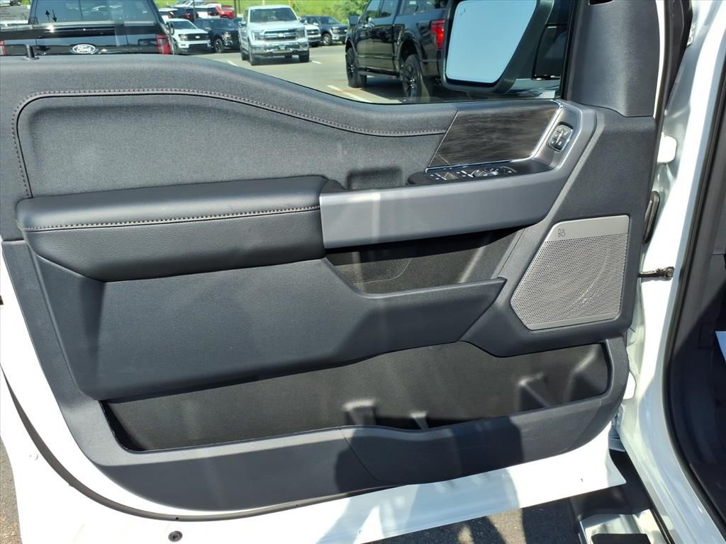 2025 Ford F-150 Lariat photo 4