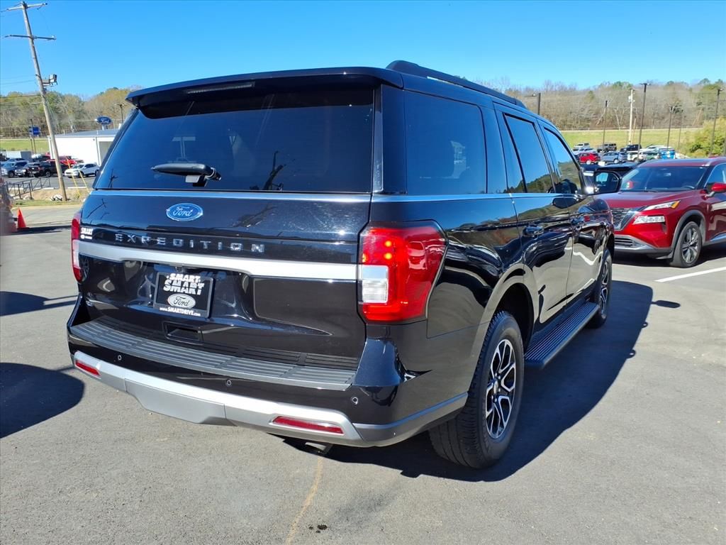 2024 Ford Expedition XLT photo 2