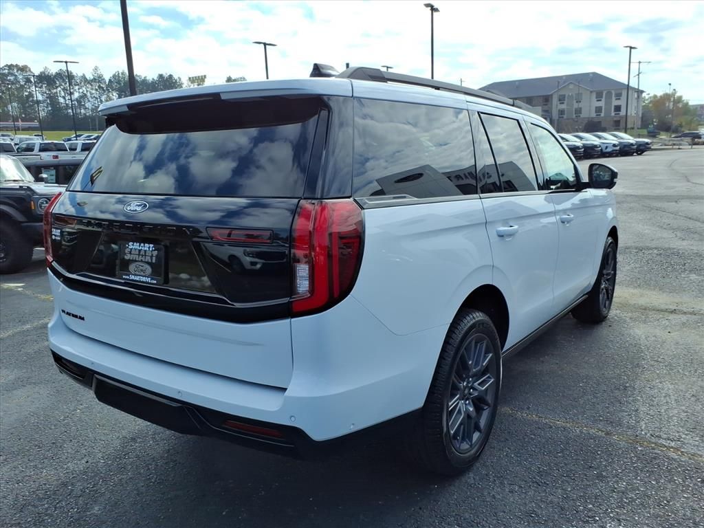 2025 Ford Expedition Platinum photo 2