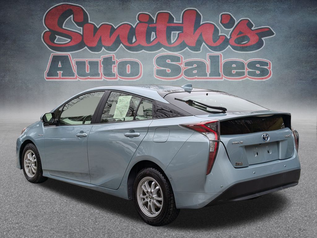 2018 Toyota Prius Three photo 4