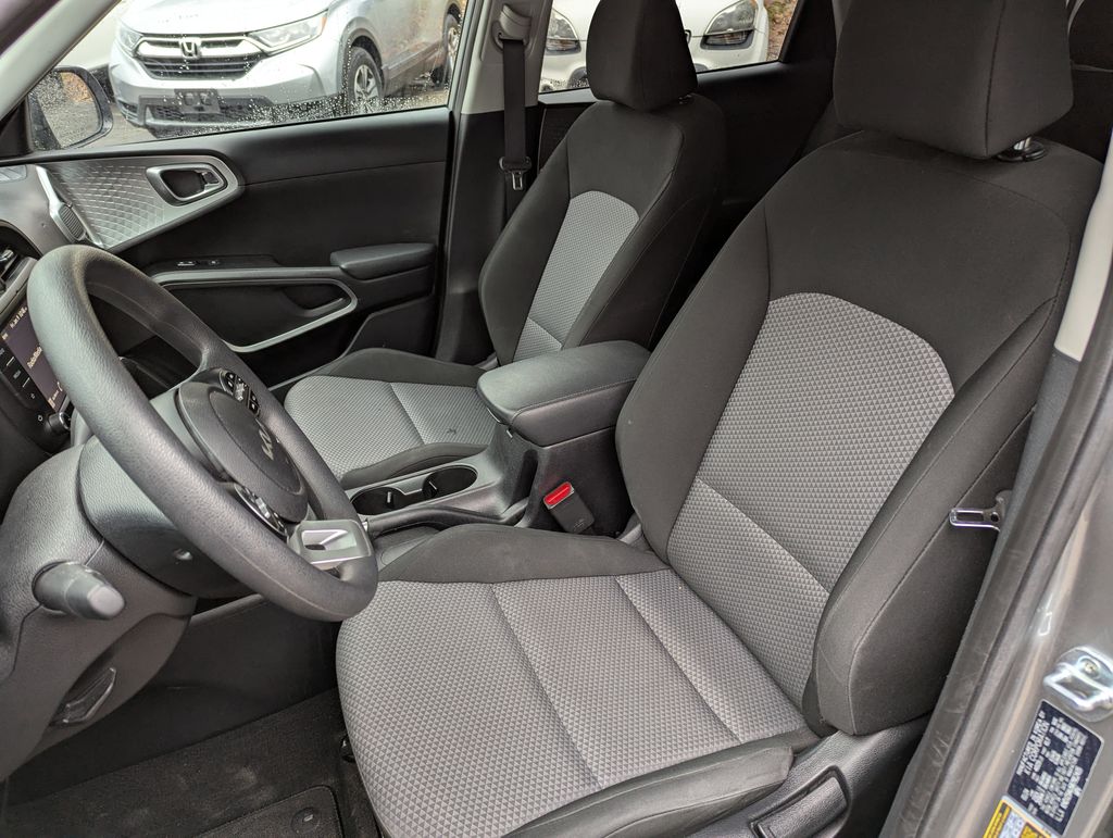 2024 Kia Soul LX - Photo 9