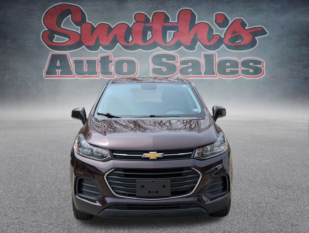 2022 Chevrolet Trax LS photo 2