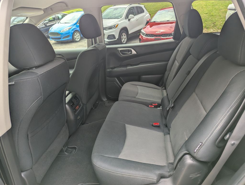 View vehicle photo 7