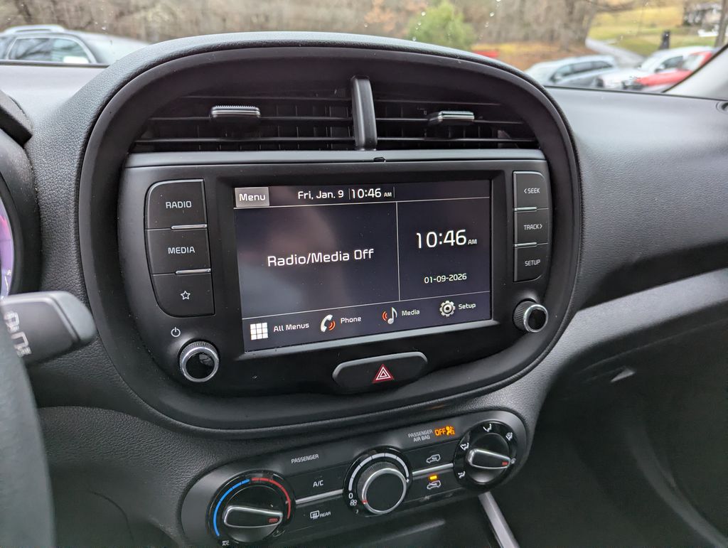 2024 Kia Soul LX - Photo 11