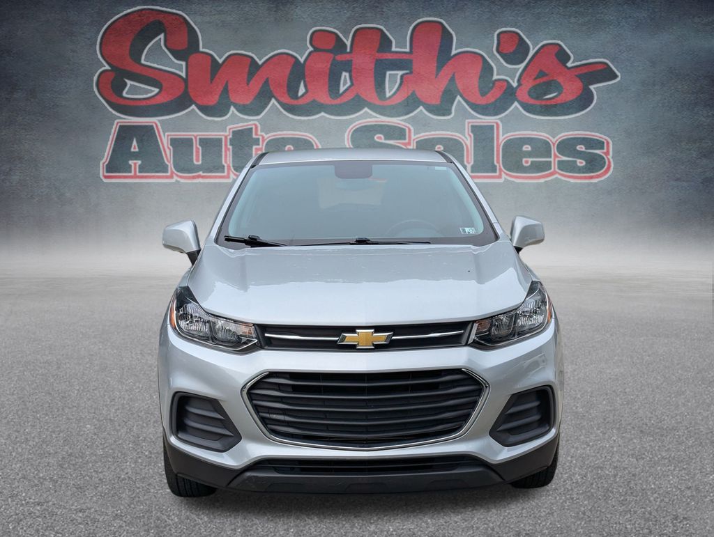 2022 Chevrolet Trax LS photo 2