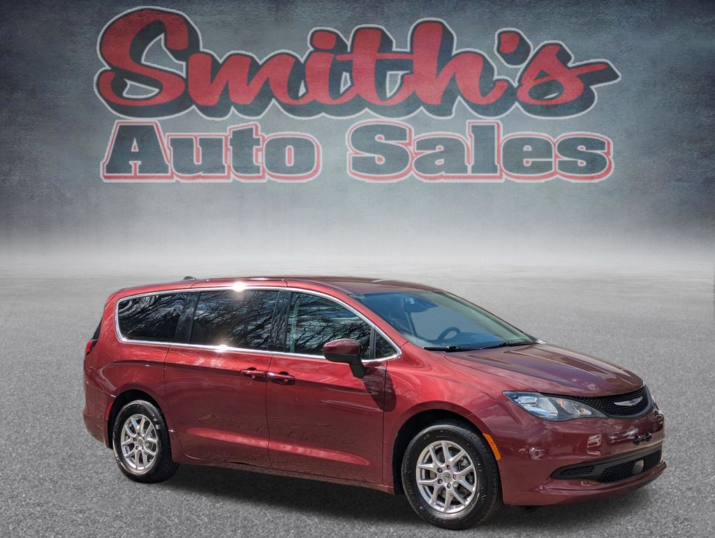 2023 Chrysler Voyager LX's photo