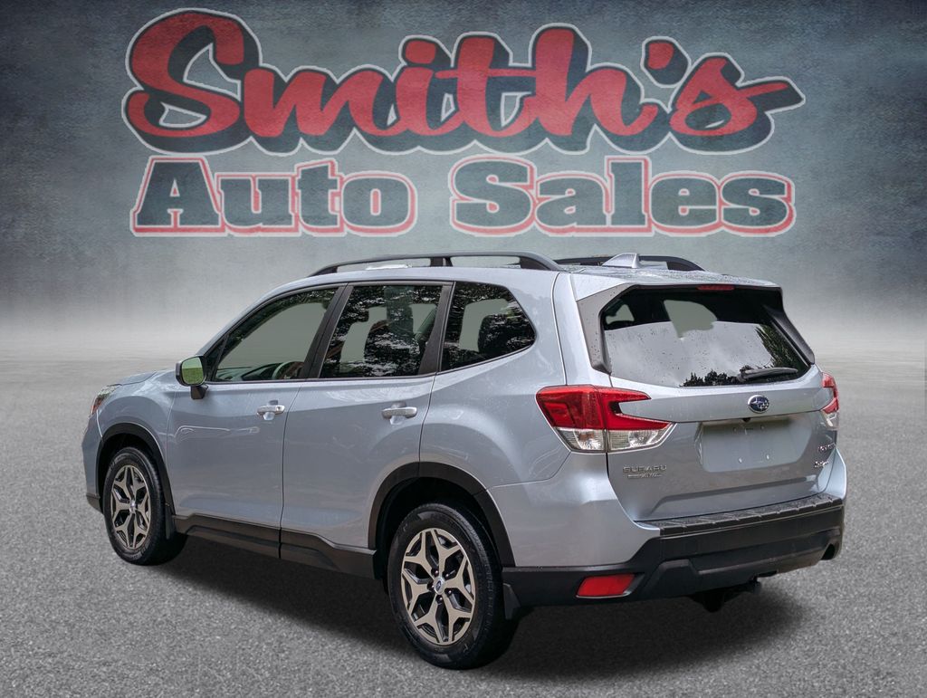2020 Subaru Forester Premium photo 4