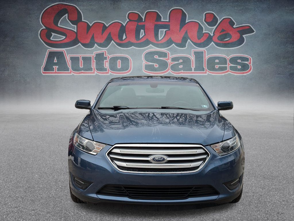 2018 Ford Taurus SEL photo 2