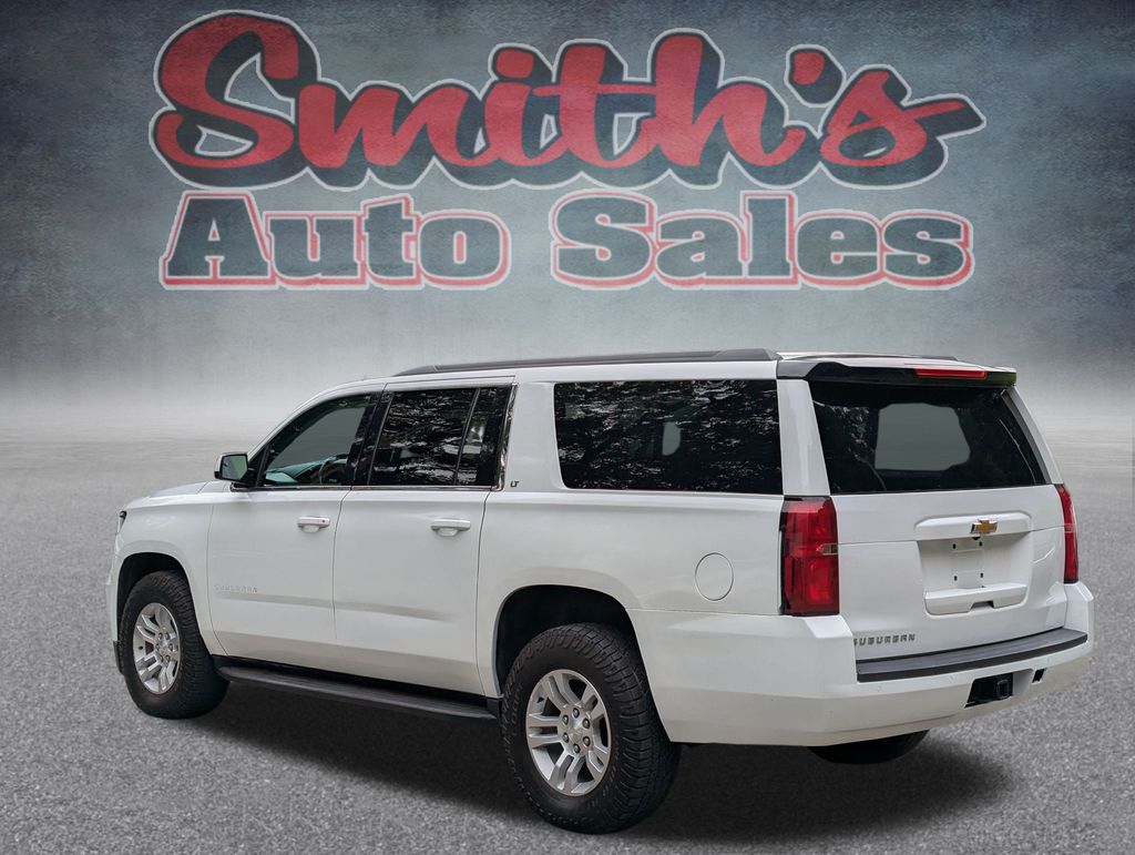 2018 Chevrolet Suburban LT photo 4