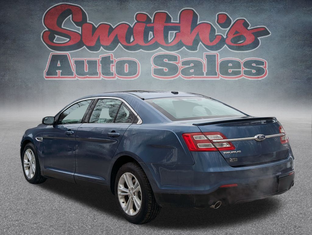 2018 Ford Taurus SEL photo 4