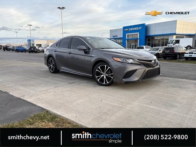 2020 Toyota Camry SE's photo