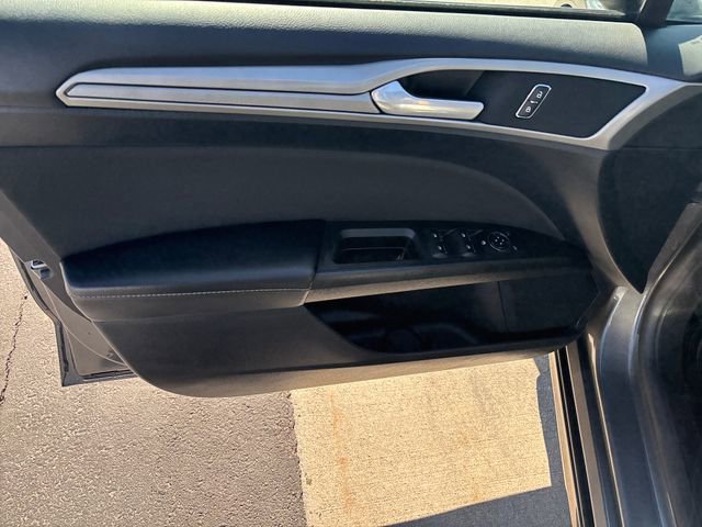 2020 Ford Fusion SE - Photo 10
