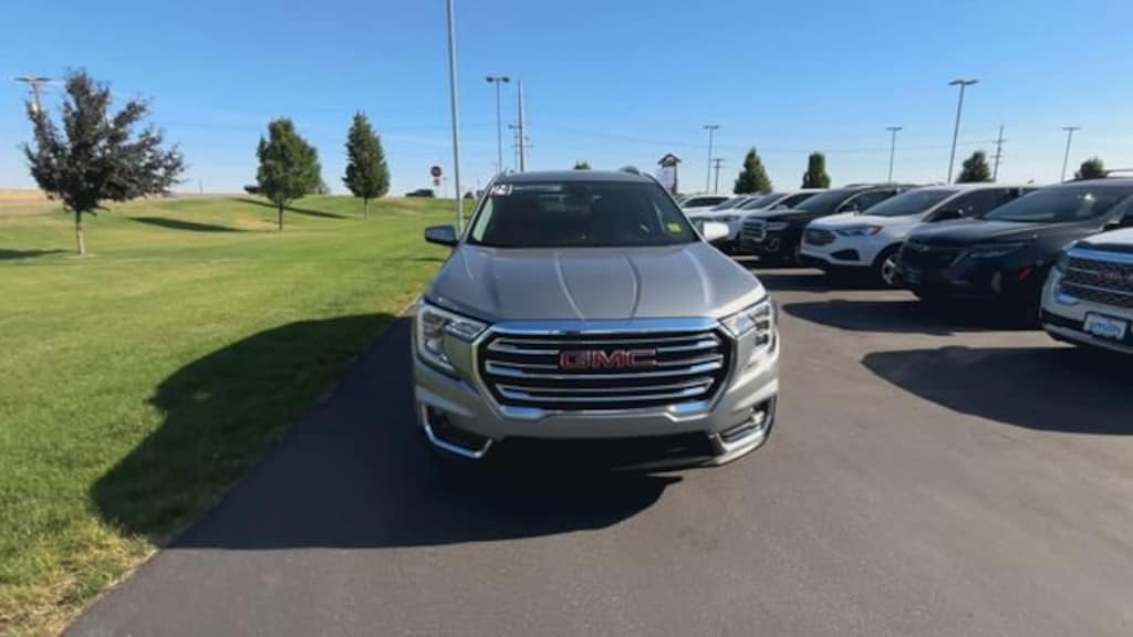 Used 2024 GMC Terrain SLT SUV