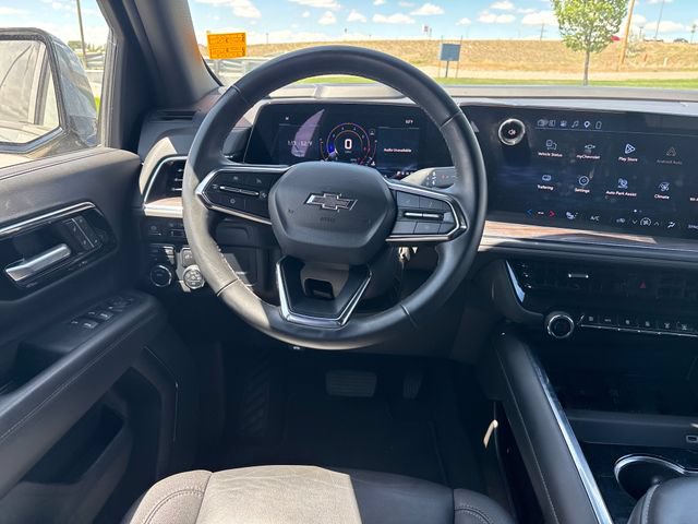 2025 Chevrolet Suburban Z71 - Photo 13