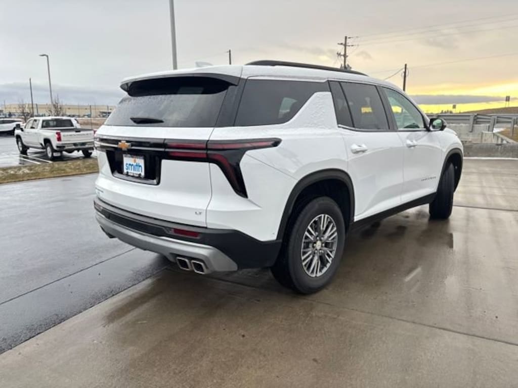 Used 2024 Chevrolet Traverse LT SUV