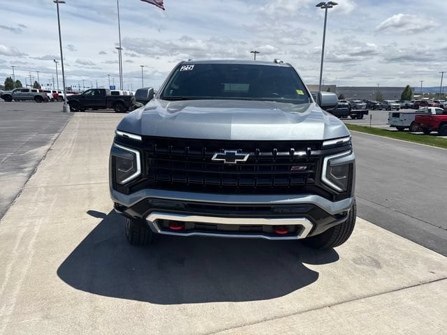 2025 Chevrolet Suburban Z71 - Photo 8