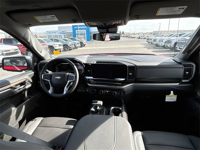 2025 Chevrolet Silverado 1500 LT photo 3