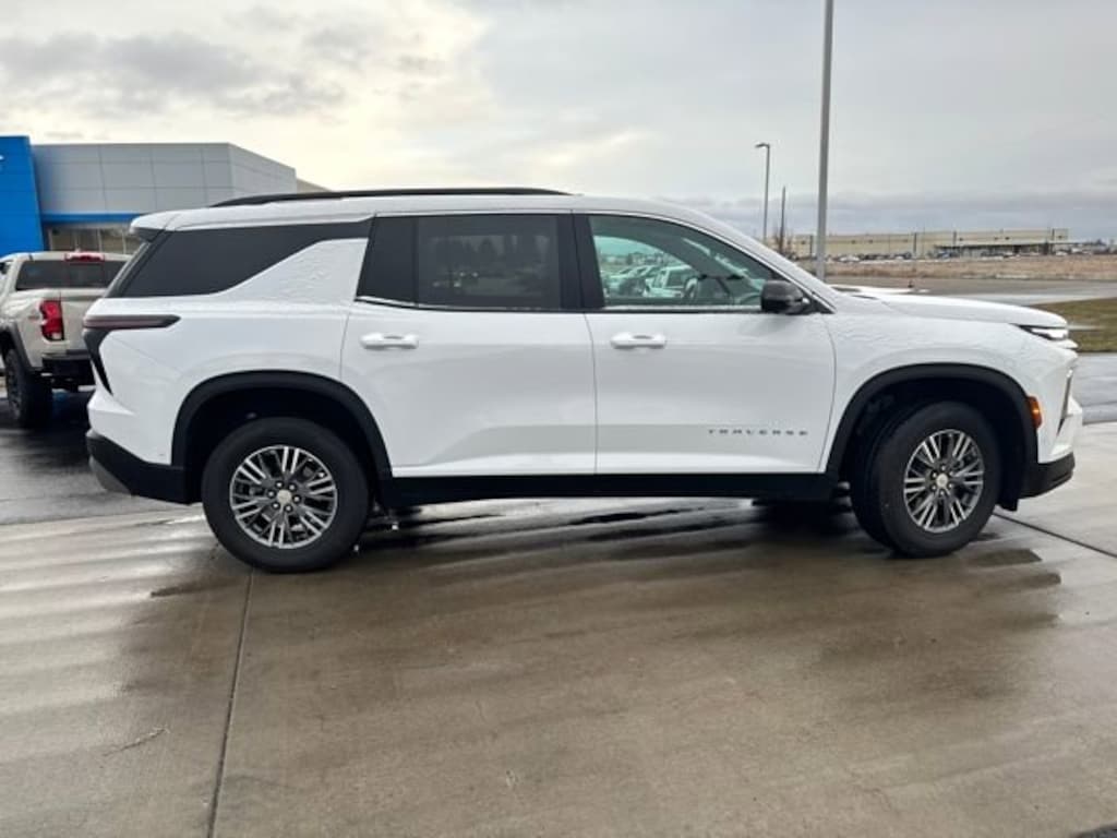 Used 2024 Chevrolet Traverse LT SUV