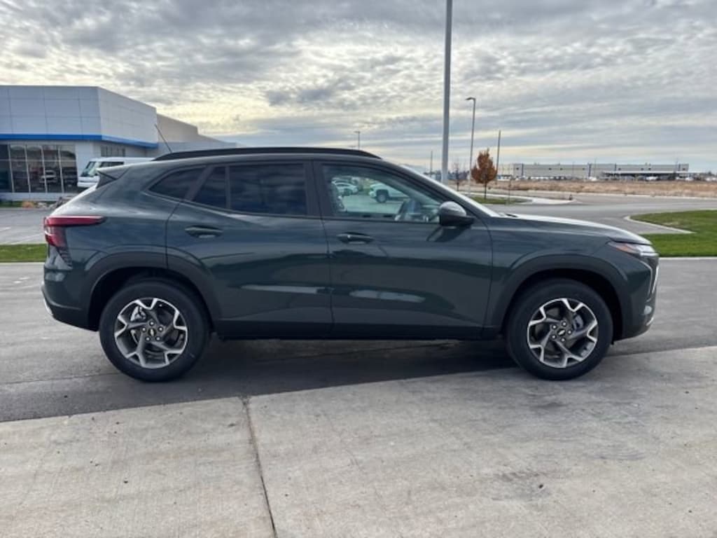 New 2025 Chevrolet Trax LT SUV