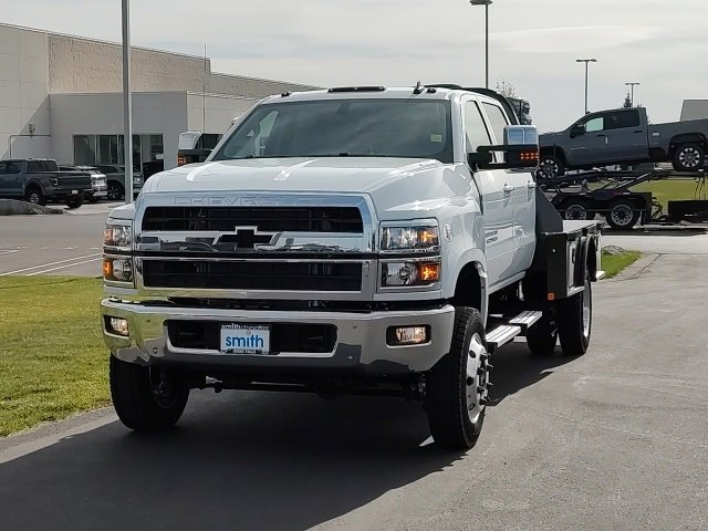 2024 Chevrolet Silverado 6500HD LT photo 2