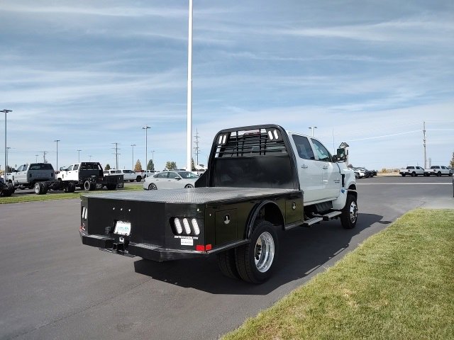 2024 Chevrolet Silverado 6500HD LT photo 3